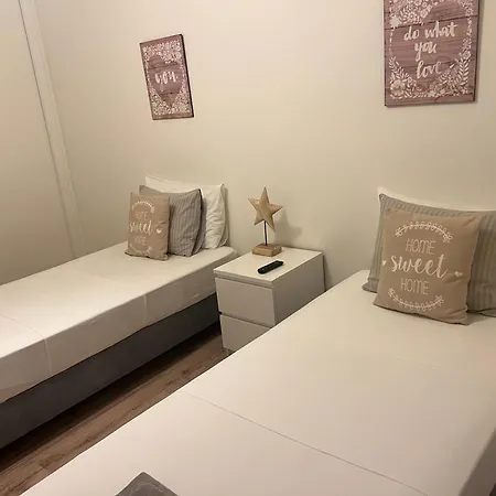 Modern Twin With A Balcony Homestay Montijo
