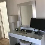 Homestay Modern Twin With A Balcony *