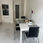 Modern Twin With A Balcony Homestay