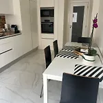Homestay Modern Twin With A Balcony *