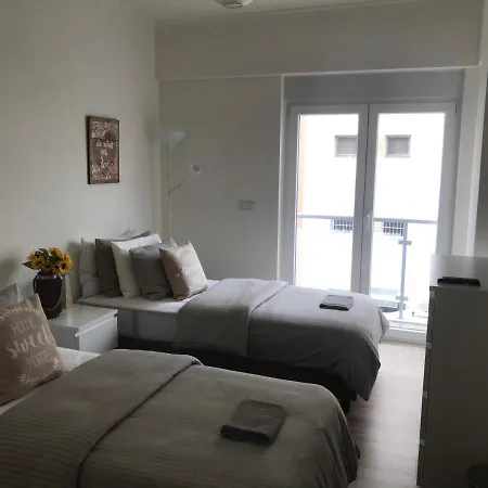 Modern Twin With A Balcony Montijo