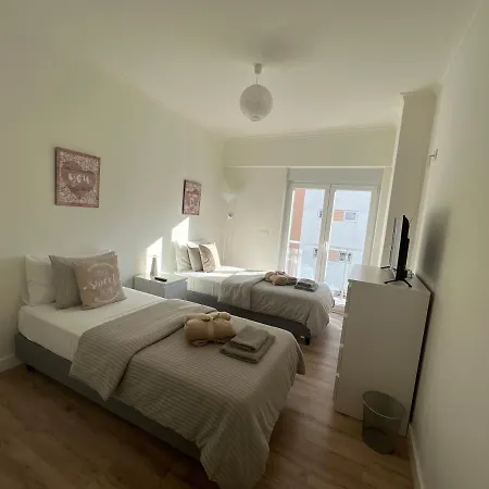 Modern Twin With A Balcony Montijo