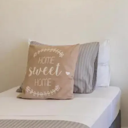 Проживание в семье Modern Twin With A Balcony Монтижу